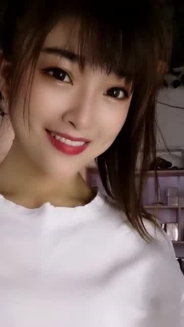 是谁爆料酒窝小姐姐啊视频,揭秘酒窝小姐姐爆火视频背后的神秘人物